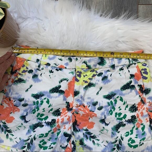 GAP Vibrant White Floral Print Cotton Shorts 4 - Picture 7 of 9